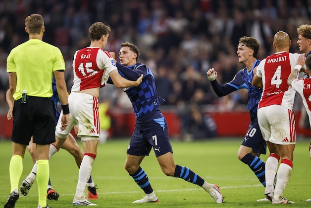 Na “moordaanslag” van zoon van Duivels-bondscoach Mark van Bommel: Ajax ...