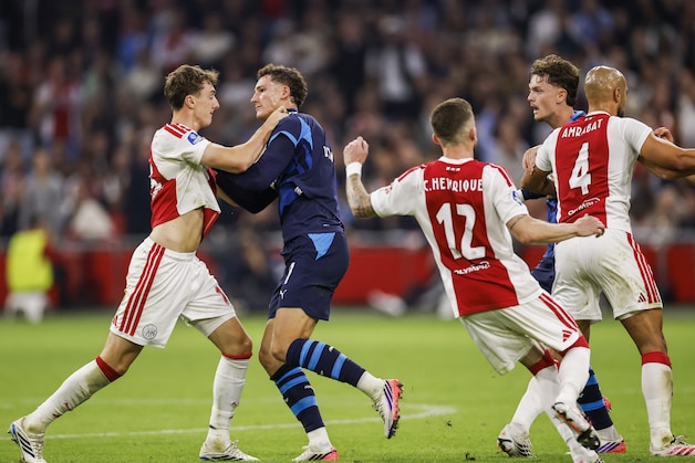 Na “moordaanslag” van zoon van Duivels-bondscoach Mark van Bommel: Ajax ...