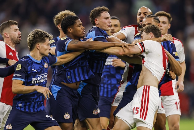 Na “moordaanslag” van zoon van Duivels-bondscoach Mark van Bommel: Ajax ...