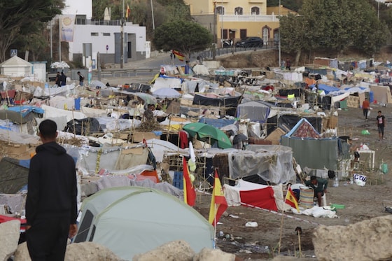 Een tentenkamp in Ceuta