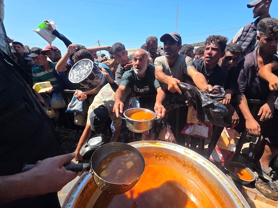 Voedselbedeling in Khan Younis, in het zuiden van Gaza