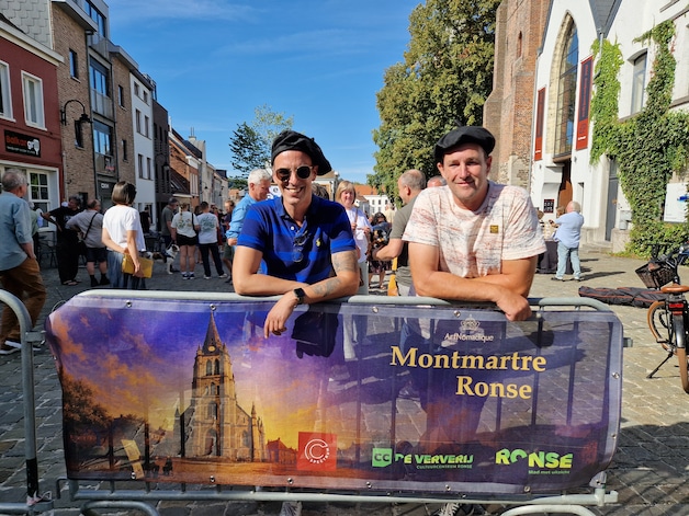 Het Ronse van AI-kunstenaar en postbode Dieter Deconinck (40): “Niemand ...