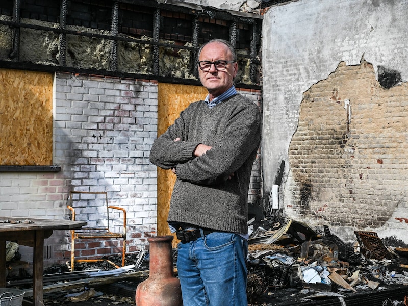 E-bike van leerkracht Bart (63) stond gewoon geparkeerd. Even later stond zijn huis in brand: “Mensen onderschatten dit”
