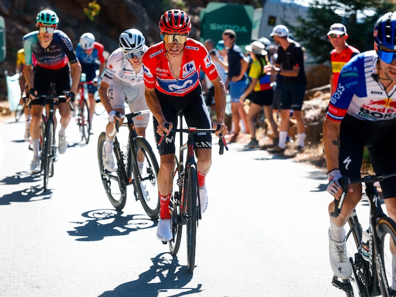 “Morgen nog één grote dag”: leider Enric Mas kent weinig problemen in pittige bergrit, die met vluchter Eddie Dunbar “onverwachte” winnaar kent