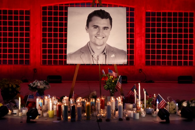 een-jaar-na-de-moord-op-charlie-kirk-als-verdediger-van-vrije