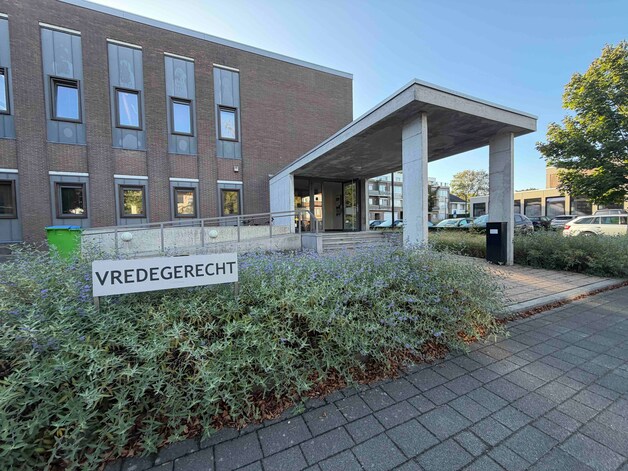 Nichtje (28) eist 3.127 euro tandartskosten van tante na valpartij over ...