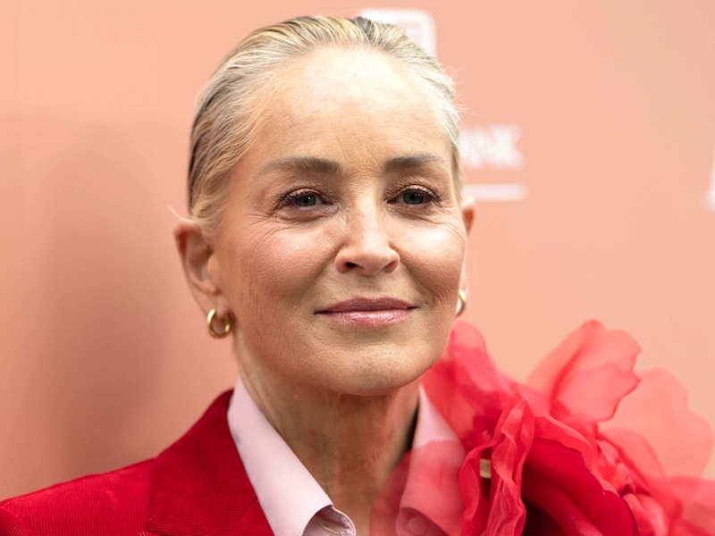 Sharon Stone (68) kampt met epileptische aanvallen na hersenbloeding