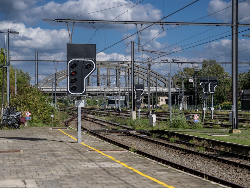 Infrabel pakt spoorinfrastructuur aan: vijf weekends aangepaste treindienst voor reizigers