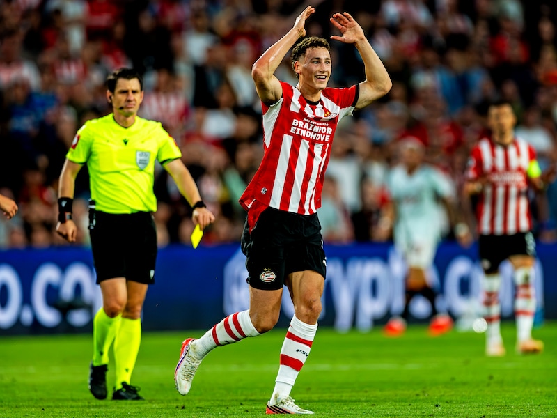 “Mijn achternaam helpt natuurlijk niet mee”: Ruben van Bommel komt voor het eerst terug op storm aan kritiek na overtreding tegen Ajax