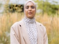 Leerkracht Hadija Amajoud gaat in beroep tegen ontslag om hoofddoek: “Tijdens het spel zijn de regels veranderd”