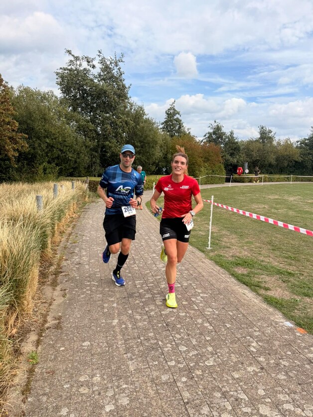 Wendy (40) loopt 178 kilometer in 24 uur en kroont zich tot Belgisch ...