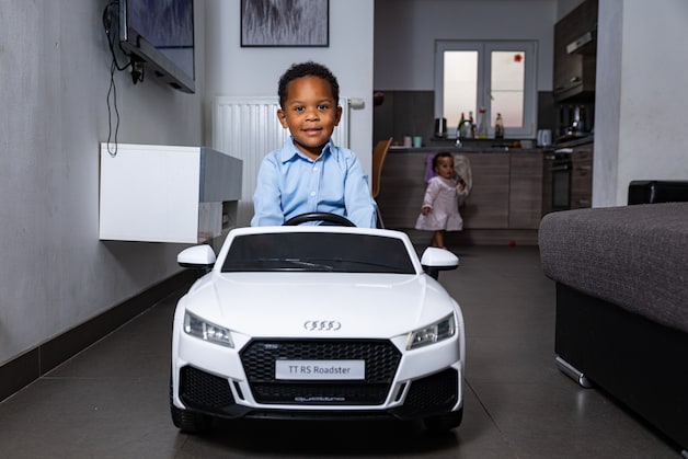 EXCLUSIEF. Alex ‘Lobeke’ Koroma (4) steelt de show in ‘Nonkels’: “Thuis ...