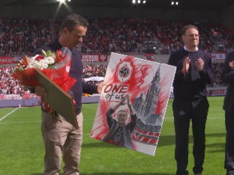 “Bloed aan de palen!”: Bosuil eert afscheidnemende Marc Overmars en die weet hoe je de Antwerp-fans opjut