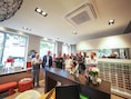 Jamie tovert optiekzaak om tot dansvloer: 30 Retail Raves moeten West-Vlamingen naar de winkelstraten lokken