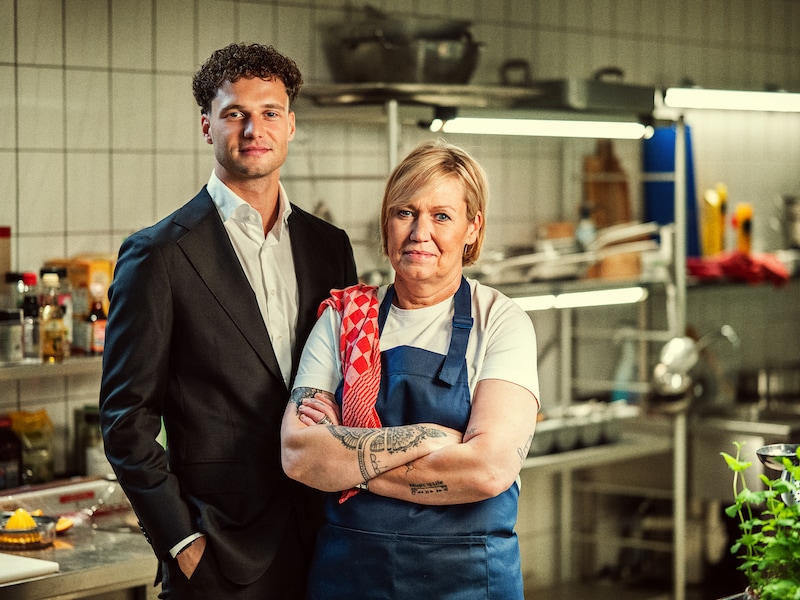 ‘Mijn Restaurant’-deelneemster Kelly belandt na val tijdens opnames in ziekenhuis: “Gekneusde knieën en gekneusde kaak”