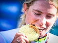 “Dit was mijn droom”: topfavoriet Demi Vollering sprint in Montréal naar eerste wereldtitel na geweldige finale