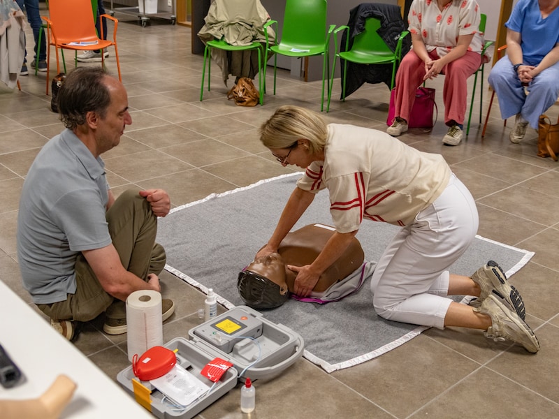 Leer een leven redden tijdens reanimatie, AED en eerste hulp-cursussen in AZ Klina