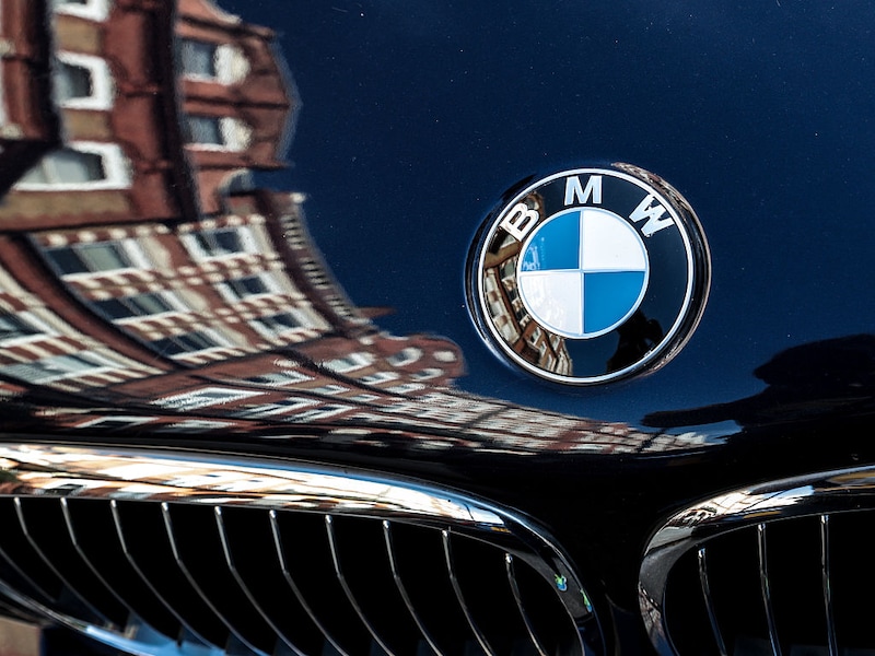 BMW gooit 20 procent van de managers buiten en laat AI het werk doen