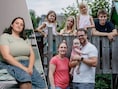 Links: Xena Loopmans is 23 en verliest vanaf januari haar kinderbijslag. Rechts: Inge Smets en haar man Yannick Morren zouden maandelijks 140 euro minder krijgen.