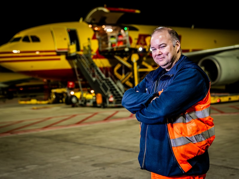 Hij legde al 1,5 miljoen kilometer af naar zijn werk en krijgt daar 700 euro per maand voor: Kenny (45) pendelt elke nacht van Veurne naar de luchthaven van Zaventem