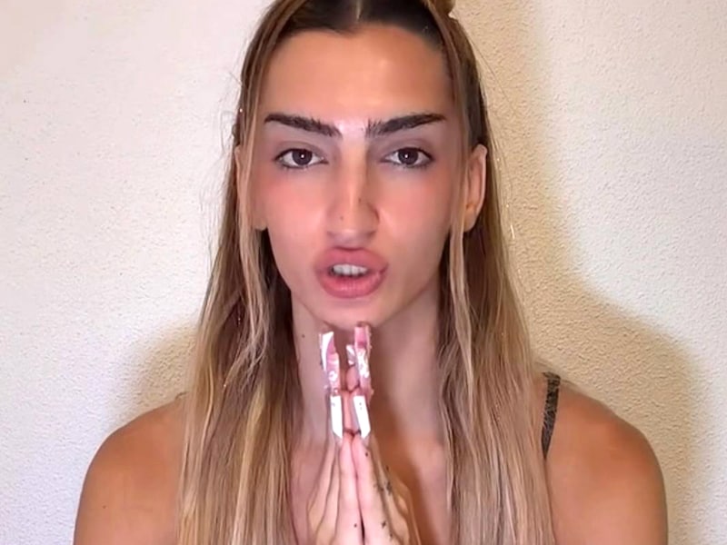 Spaanse influencer die euro’s inruilt voor dollars om naar Ibiza te reizen gaat viraal: “Pas daar besefte ik dat het ook Spanje was”