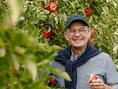 Limburgse fruitteler Karel (60) wil 150.000 kilo appels redden met drive-in in Hasselt: “Een paar vlekjes zeggen niets over de smaak of kwaliteit”