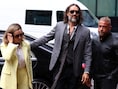 Russell Brand arriveert bij rechtbank in Londen voor voorbereidende zitting in verkrachtingszaak