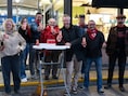 PVDA deelt ‘Miljonairstaks’ uit aan pendelaars in station van Herentals