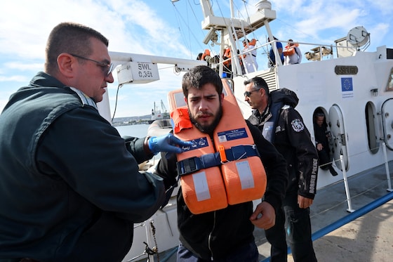 Rusland zegt schip met lading voor Oekraïense leger onderweg naar ...