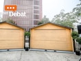 OPROEP. Wat vind jij van de ‘Brugse Kaban’, de nieuwe kerstchalets die de zwarte containers doen vergeten?