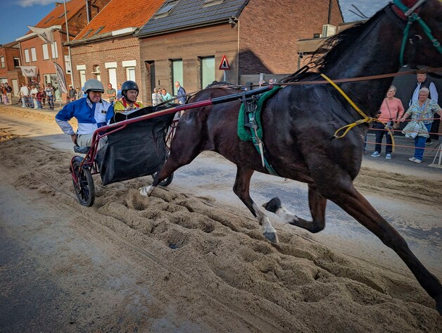 Winkel Koerse trekt zich onder een stralende zon op gang: “Ooit koerste ...