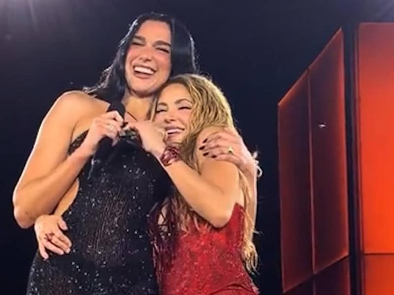 KIJK. Shakira haalt Dua Lipa het podium op tijdens optreden in Madrid