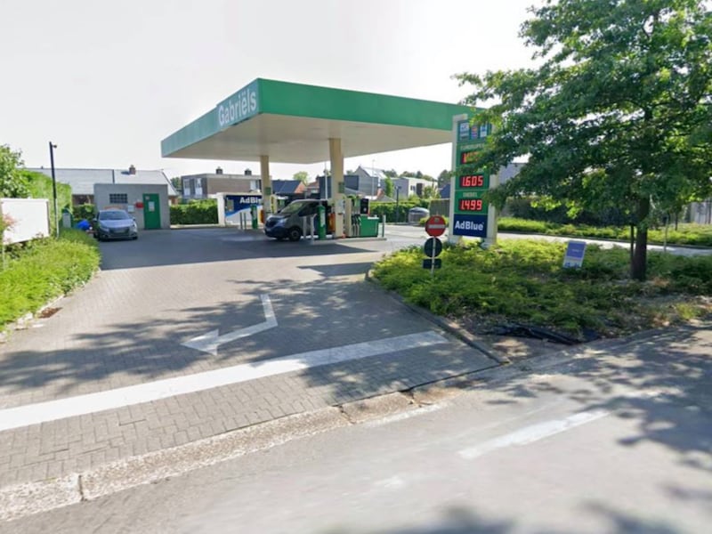 Voetganger sterft na aanrijding aan tankstation in Lommel