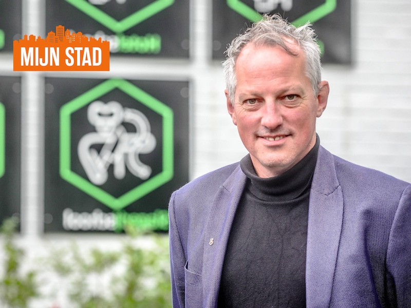 Het Brugge van auteur Daan Vanslembrouck (48): “Op het terras van dit café vergeet je dat je in een stad zit”
