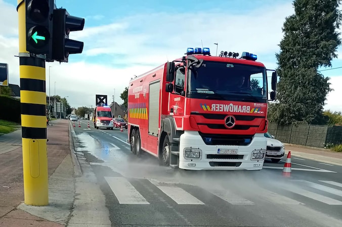 Opnieuw steengruis op Gentsesteenweg na verloren lading betonmixer ...