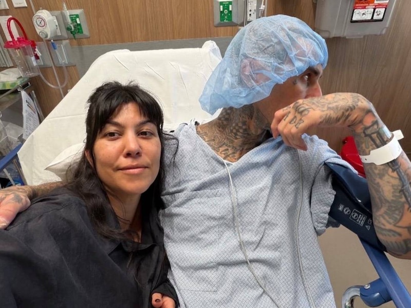 Blink-182-drummer Travis Barker deelt verklaring na verontrustende foto’s uit het ziekenhuis