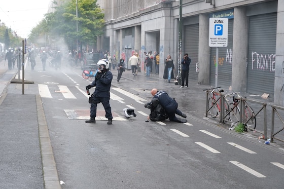 Beelden van het kat-en-muisspel aan Brussel-Zuid.