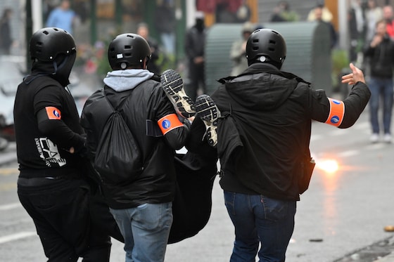 Meer dan 100 mensen werden opgepakt. Die cijfers kunnen nog oplopen.