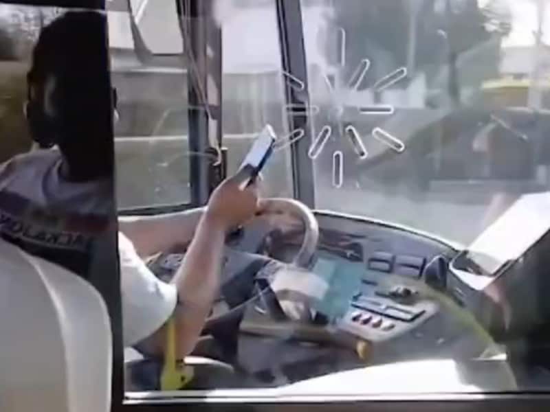KIJK. Leerling filmt buschauffeur De Lijn die gsm gebruikt achter het stuur in Arendonk