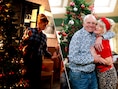 ‘Nu sijt wellekome’: op de set van ‘Thuis’ en ‘Familie’ is het nu al volop Kerstmis
