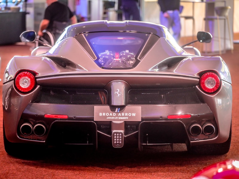 Deze LaFerrari haalt 300 km/u en is met 5,18 miljoen euro de duurste wagen ooit geveild in ons land