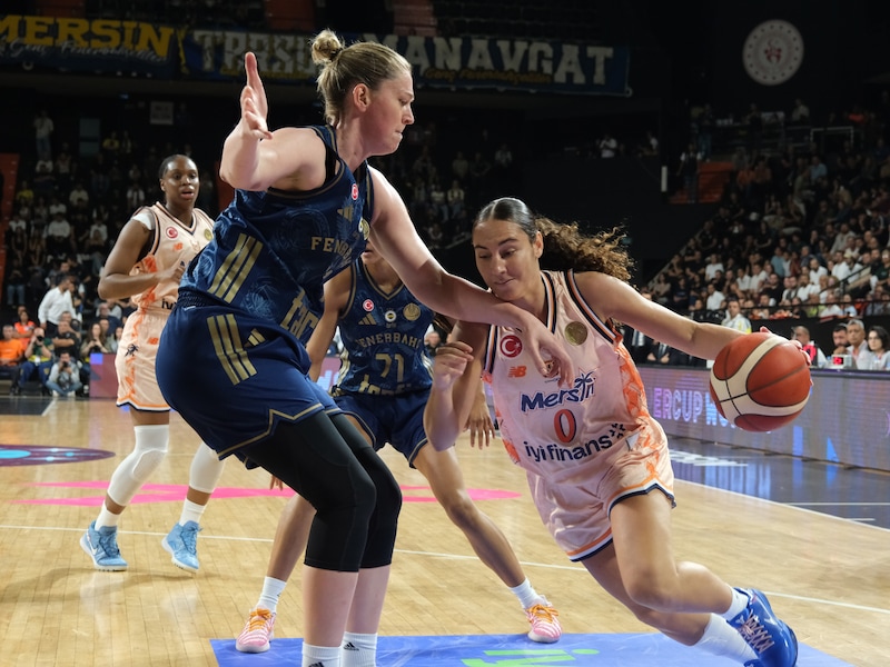 IJzersterke Emma Meesseman gidst Fenerbahçe naar winst in Europese Supercup en wordt alweer verkozen tot MVP