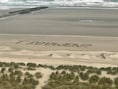 Kort, maar duidelijk: wie is de romantische ziel die dit huwelijksaanzoek deed in het zand van Nieuwpoort?