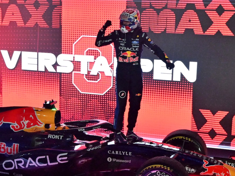 Van start tot finish aan de leiding: Max Verstappen wint voor eerste keer in carrière GP van Singapore