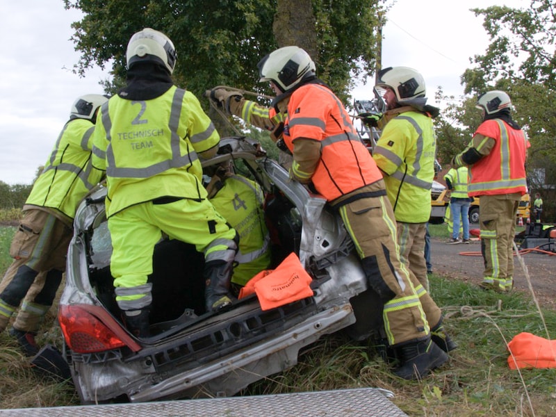 Brandweer rukt voor oefening uit naar “complex ongeval”
