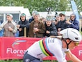 Duizenden bezoekers zakken af naar Mosselcross in Grembergen: “Zelfs zonder de grote kanonnen blijft het leuk”