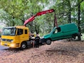 Gevandaliseerde auto na twee jaar weggehaald uit Kluisbos