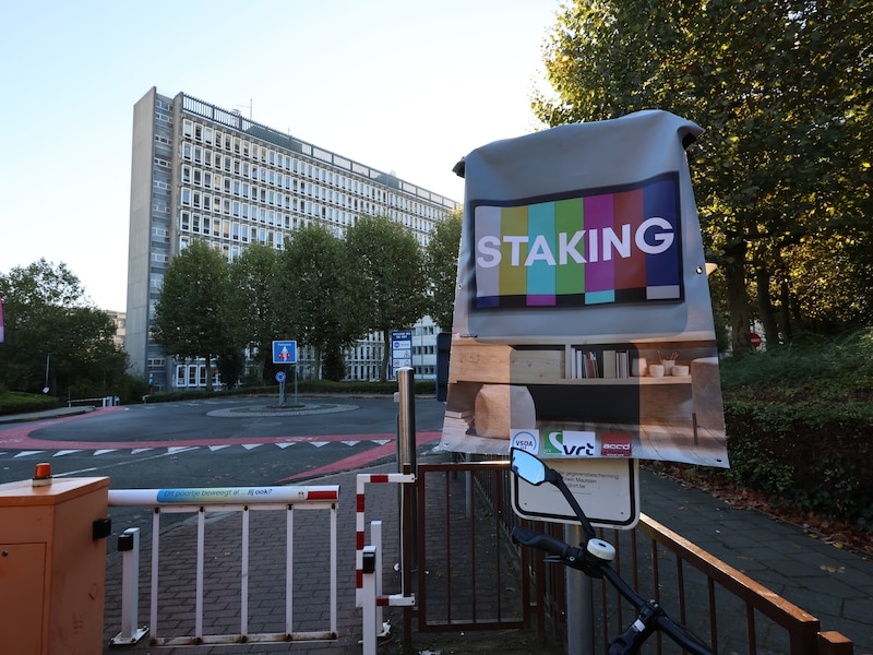 Ruim 165.000 kijkers voor stakingsboodschap: VRT-pancarte haalt kijkcijfertop 20