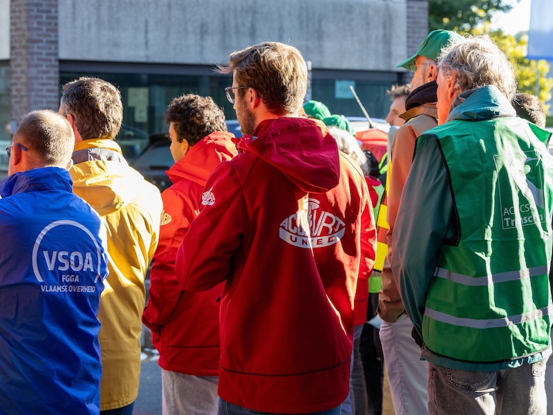Vakbonden voeren actie aan gesloten centra: “Veiligheid personeel moet beter”