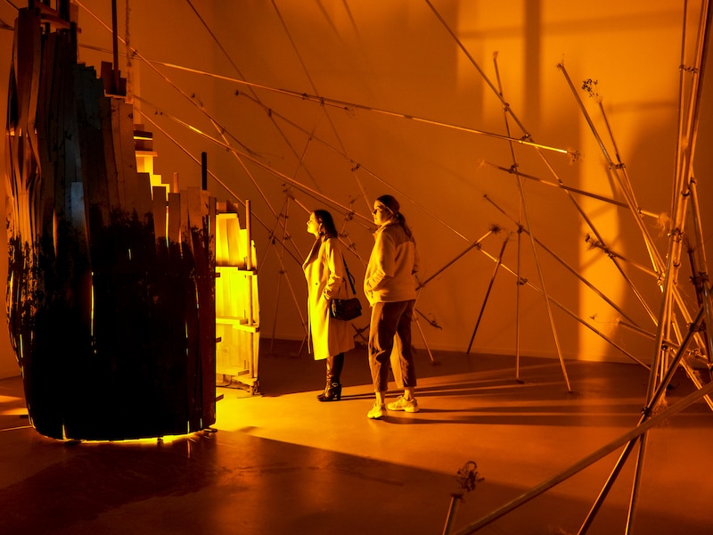 Jester brengt architectuur en lichaam samen in tentoonstelling over verval en hoop